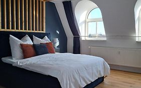 LIVORA Altstadt Wilhelmshaven - Stilvoll - Zentrumsnah - TV-Streaming - Balkon - Nordsee - Badewanne